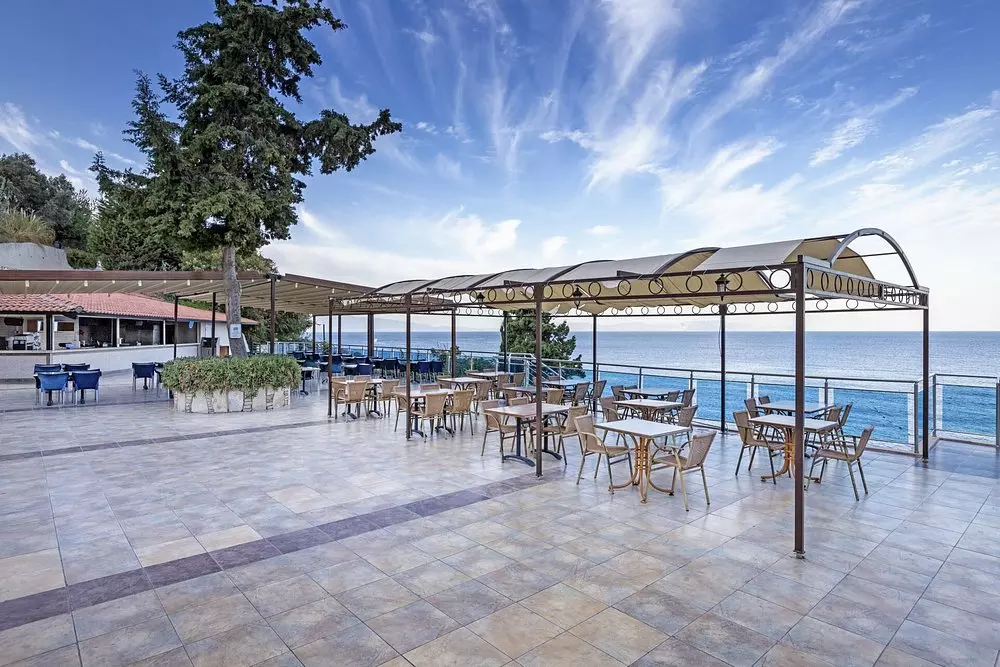 رستوران سرباز هتل سی لایت ریزورت